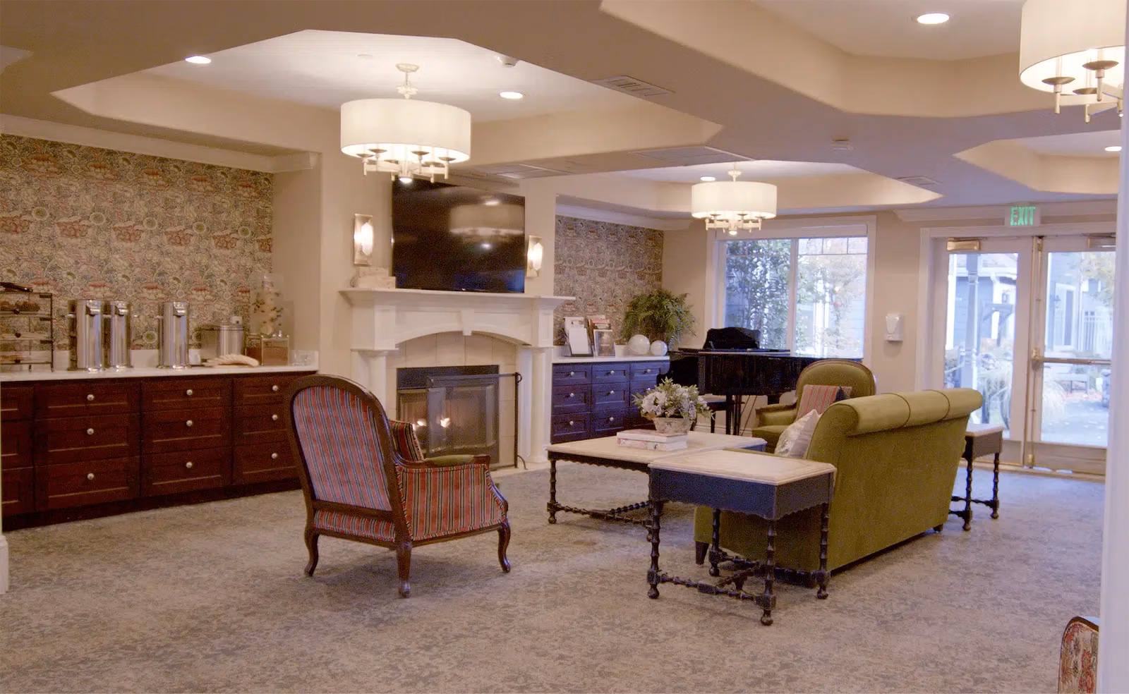 The refreshed first-floor common area at Áegis Living Kirkland