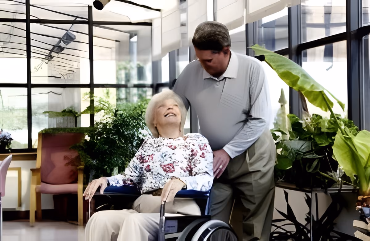 What are the benefits of assisted living?