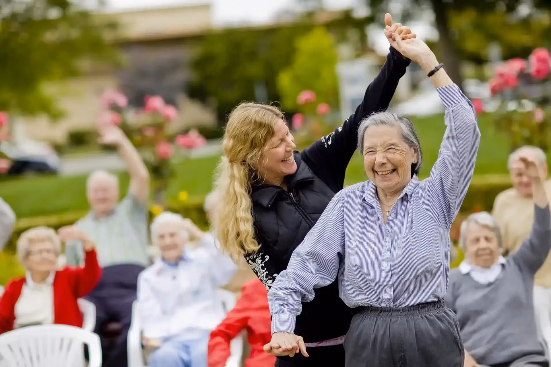 Residents socializing at Áegis Living Moraga