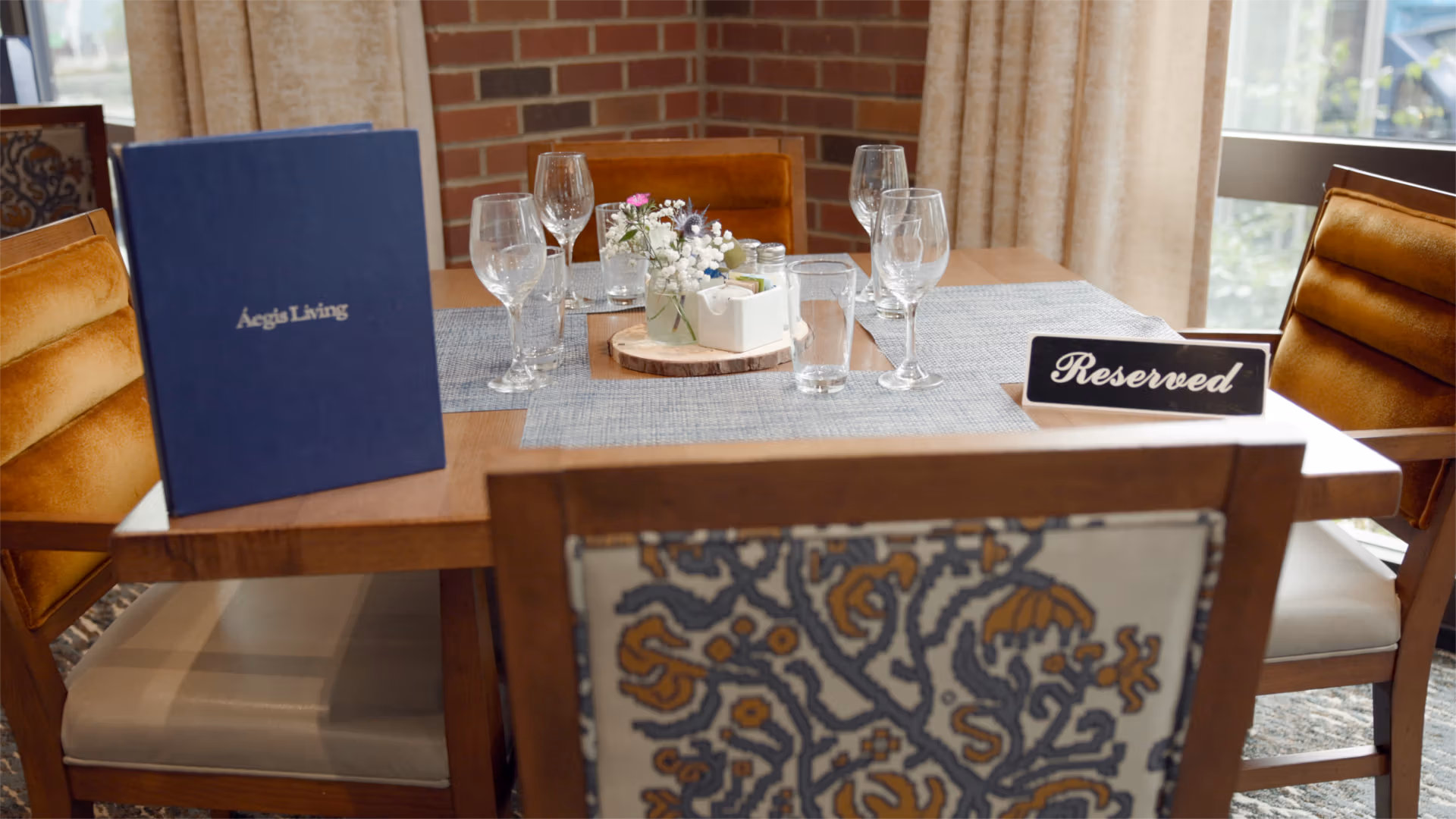 Private dining room at Áegis Living Ballard