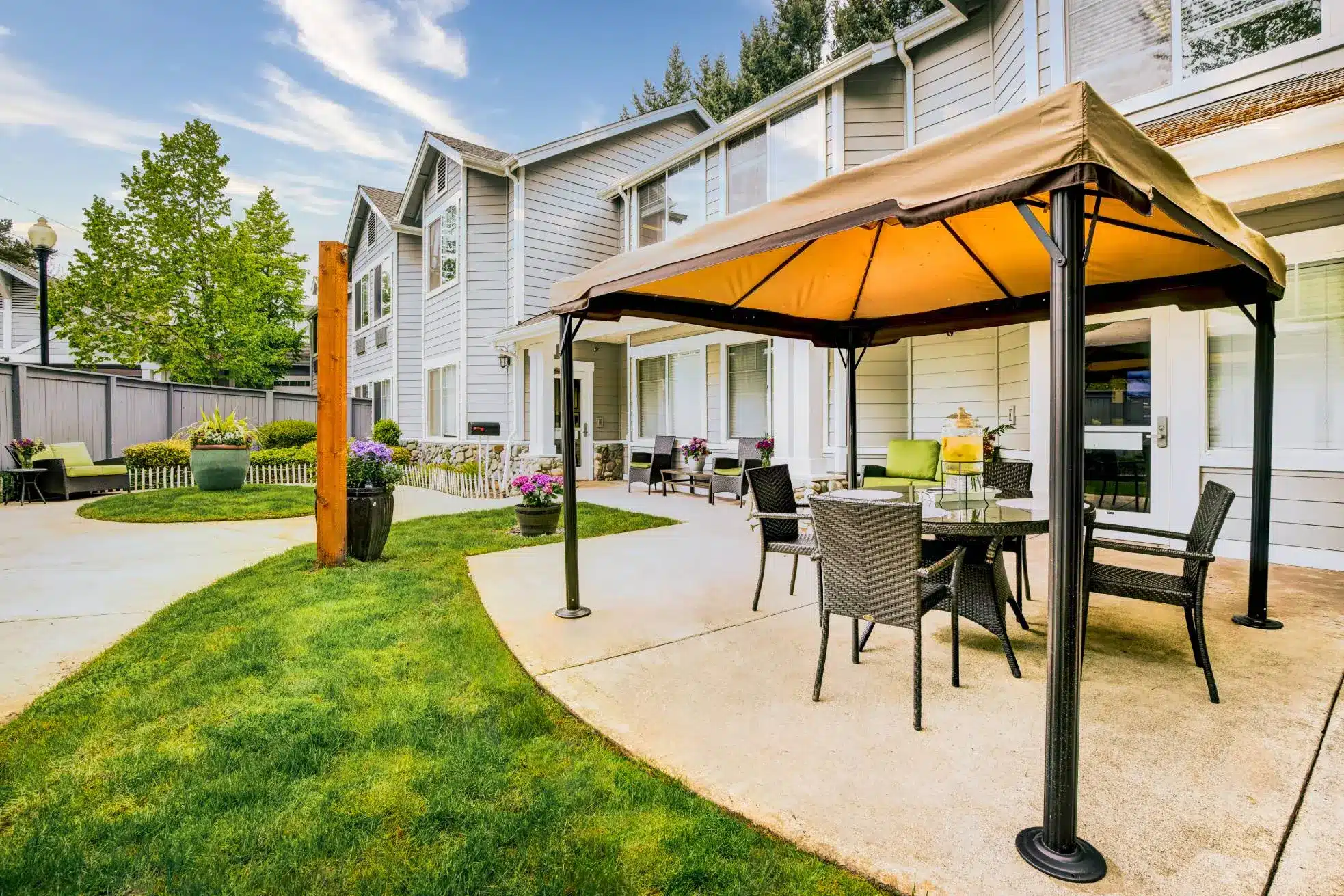 Aegis Living Callahan House Shoreline Wa exterior
