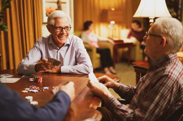 Residents enjoying time together at an Áegis Living community